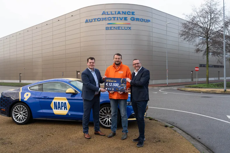 Cheque uitreiking KiKa