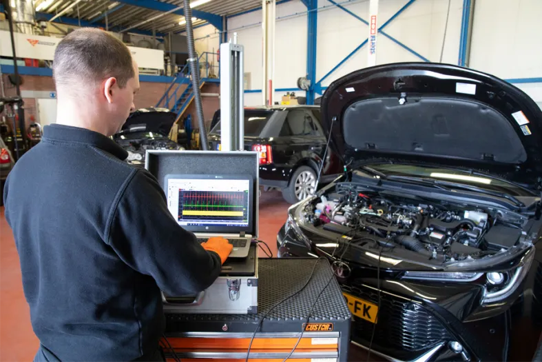 Personeel techniek monteur auto